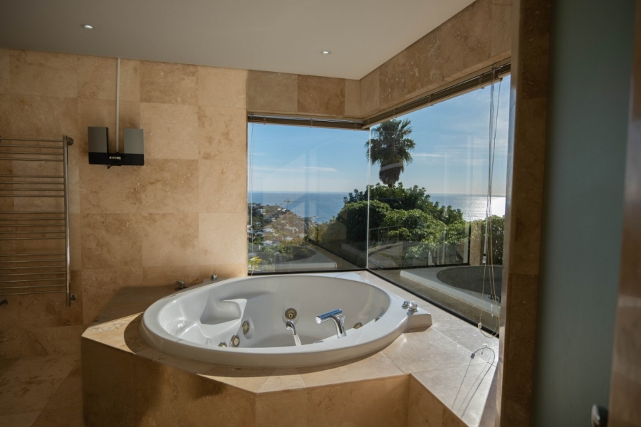 To Let 5 Bedroom Property for Rent in Llandudno Western Cape